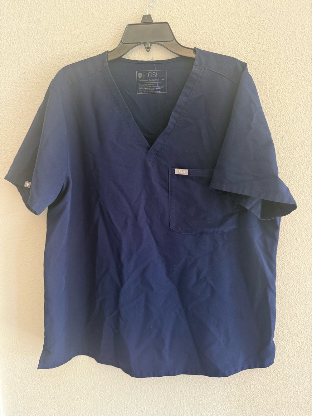 FIGS woman Navy V-Neck Medical Scrub Top